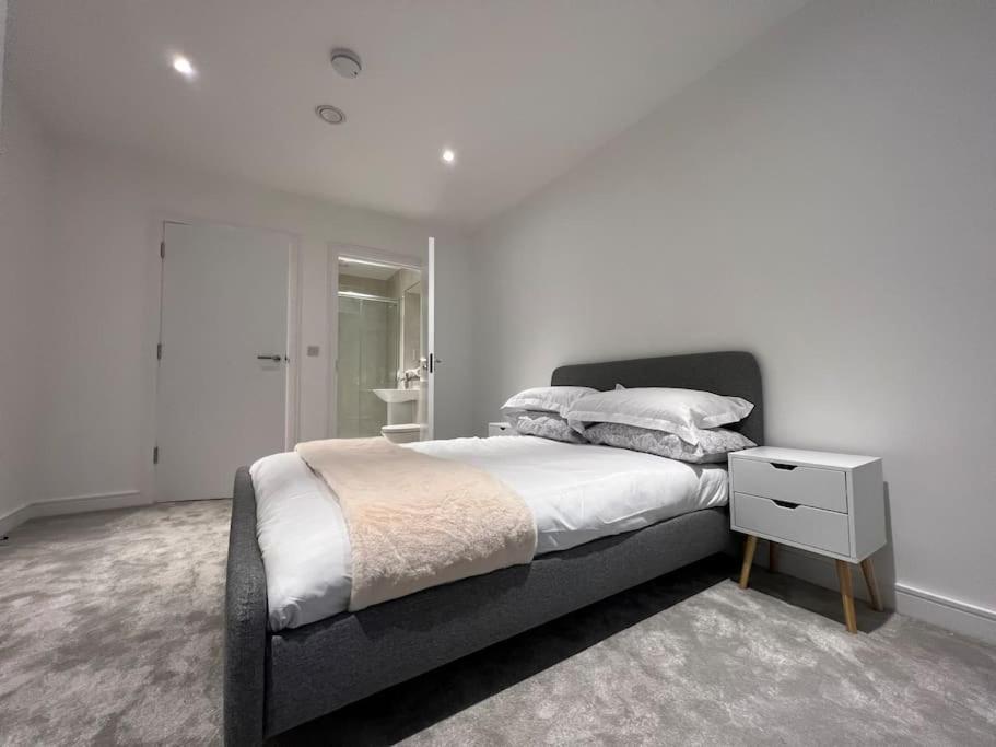 2 Bed Penthouse Style Apartment Londen Buitenkant foto