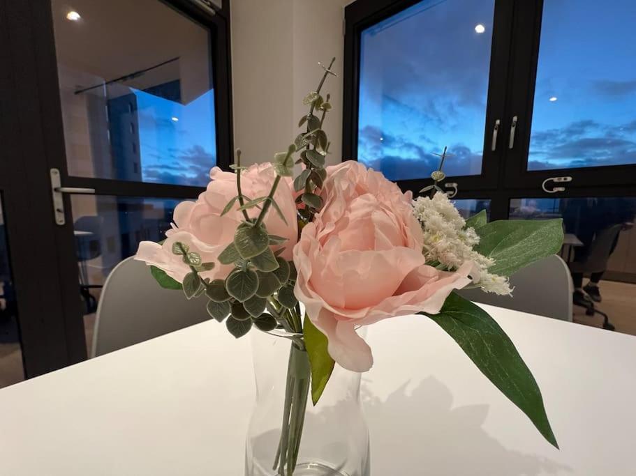 2 Bed Penthouse Style Apartment Londen Buitenkant foto